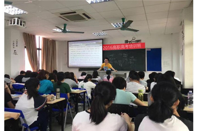 剖析輔導班加盟項目 機遇與挑戰(zhàn)并存的教育咨詢服務(wù)